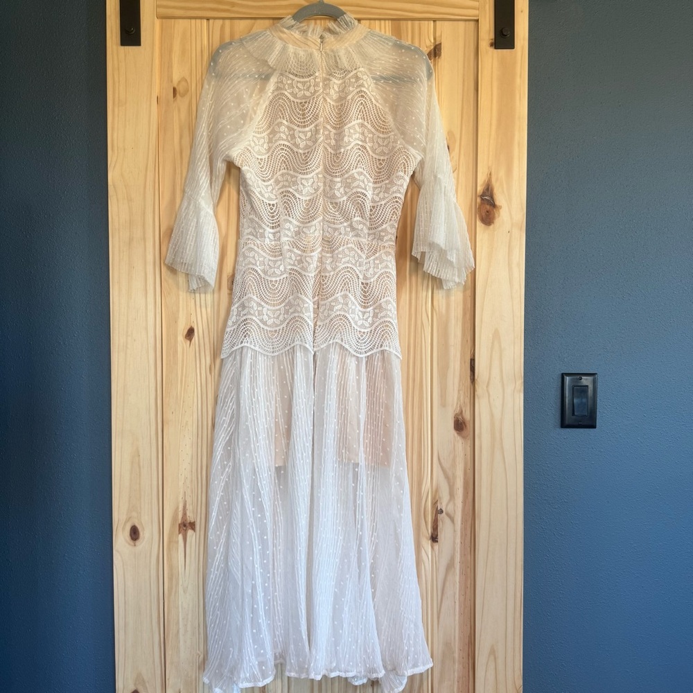 Elliatt Australia White High Neck Lace Midi Dress size M - Picture 15 of 16